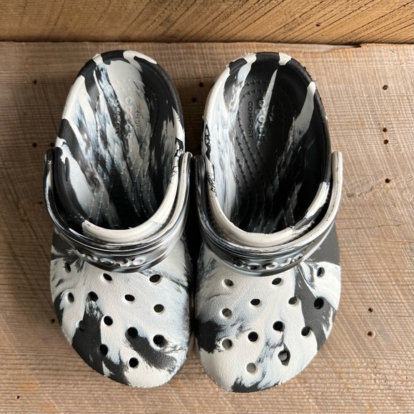 Crocs Kids Classic Marbled Clog
Child size 10
BRAND NEW NEVER WORN - Picture 2 of 5